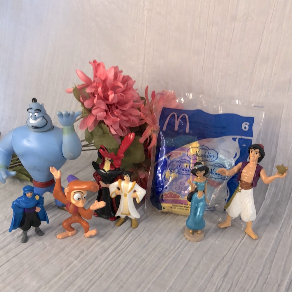 DISNEYs ALADDIN plastic action figures-Genie Abu Jasmine thieves Genie on carpet